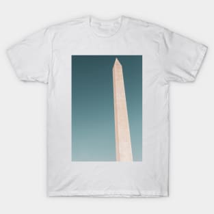 Washington Monument tall obelisk in National Mall Washington DC retro colors T-Shirt